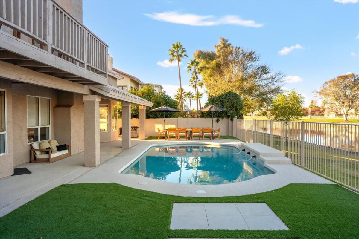 Lakeside Views The Clubhouse At Arrowhead Pool Villa Glendale Exterior photo